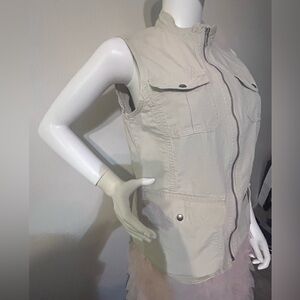 Eddie Bauer Travex Vest
Womens medium Beige Zip
Up Outdoors Hiking